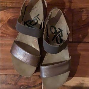 OTBT women’s shoes 7.5